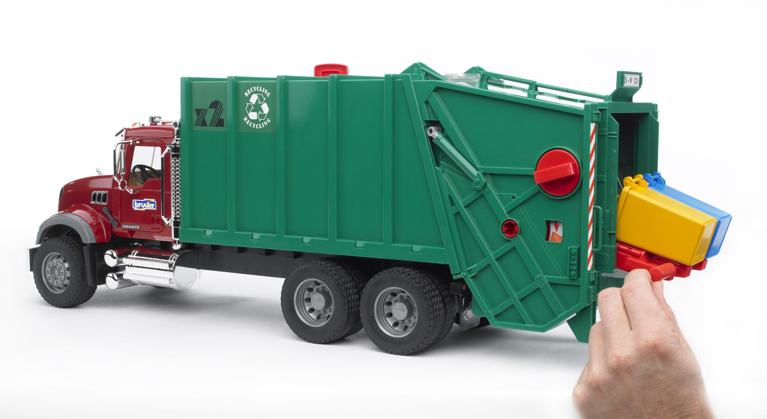 Popelářské auto MACK Granite - Bruder 02812 - Obrázek 5